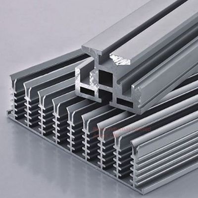 Profili estrusi in lega di alluminio resistente alla corrosione in 6063/6061/6005/6060 T5/T6 per applicazioni a specifiche multiple